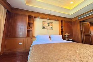Grand Suite | Minibar, desk, laptop workspace, free WiFi - Taksila Hotel (Maha Sarakham)