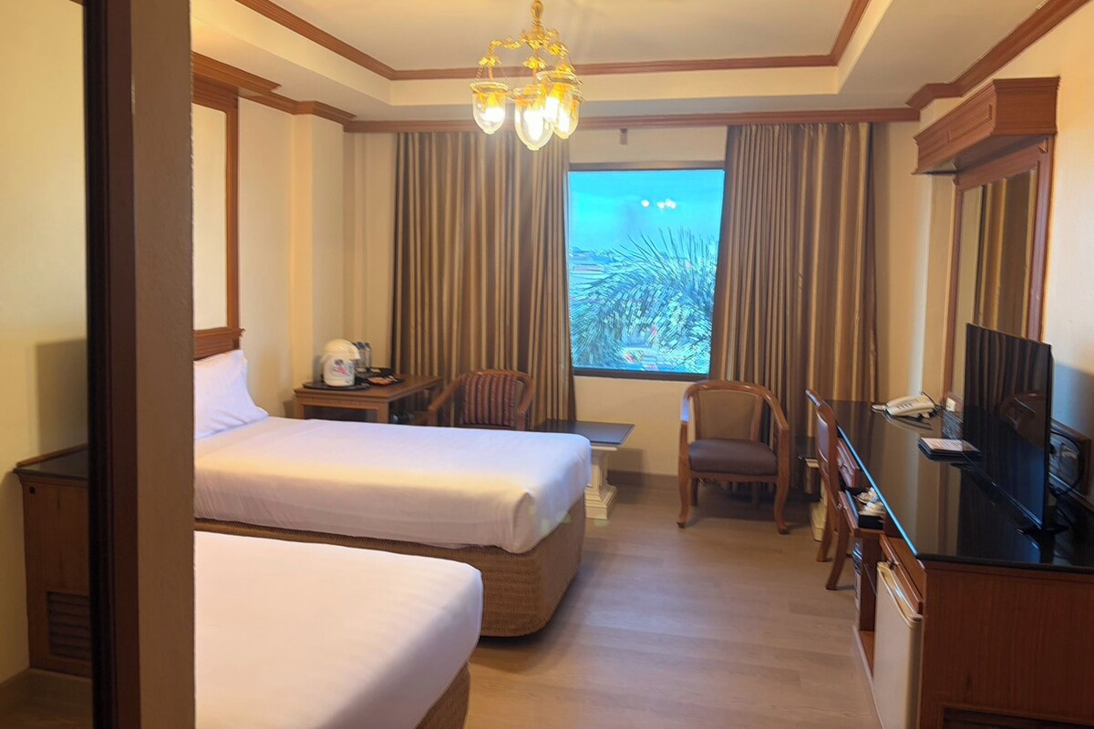 Deluxe Twin Room | Minibar, desk, laptop workspace, free WiFi
