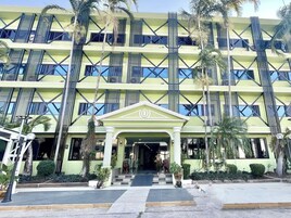 Fachada de la propiedad