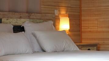 Iron/ironing board, free WiFi, bed sheets