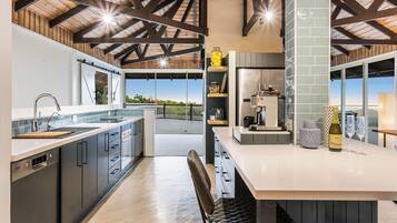 Mikrowelle, Ofen, Herdplatte, Geschirrspüler