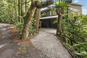 Exterior - Luxurious stay in Mt Glorious rainforest, 30mins from Brisbane (Mount Glorious)