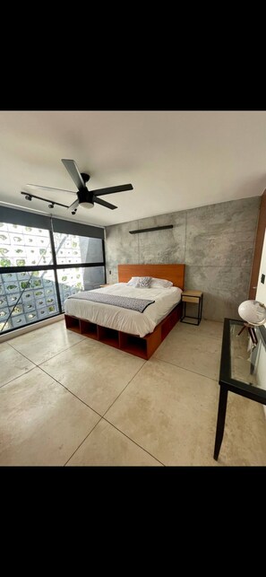 2 bedrooms, iron/ironing board, internet, bed sheets