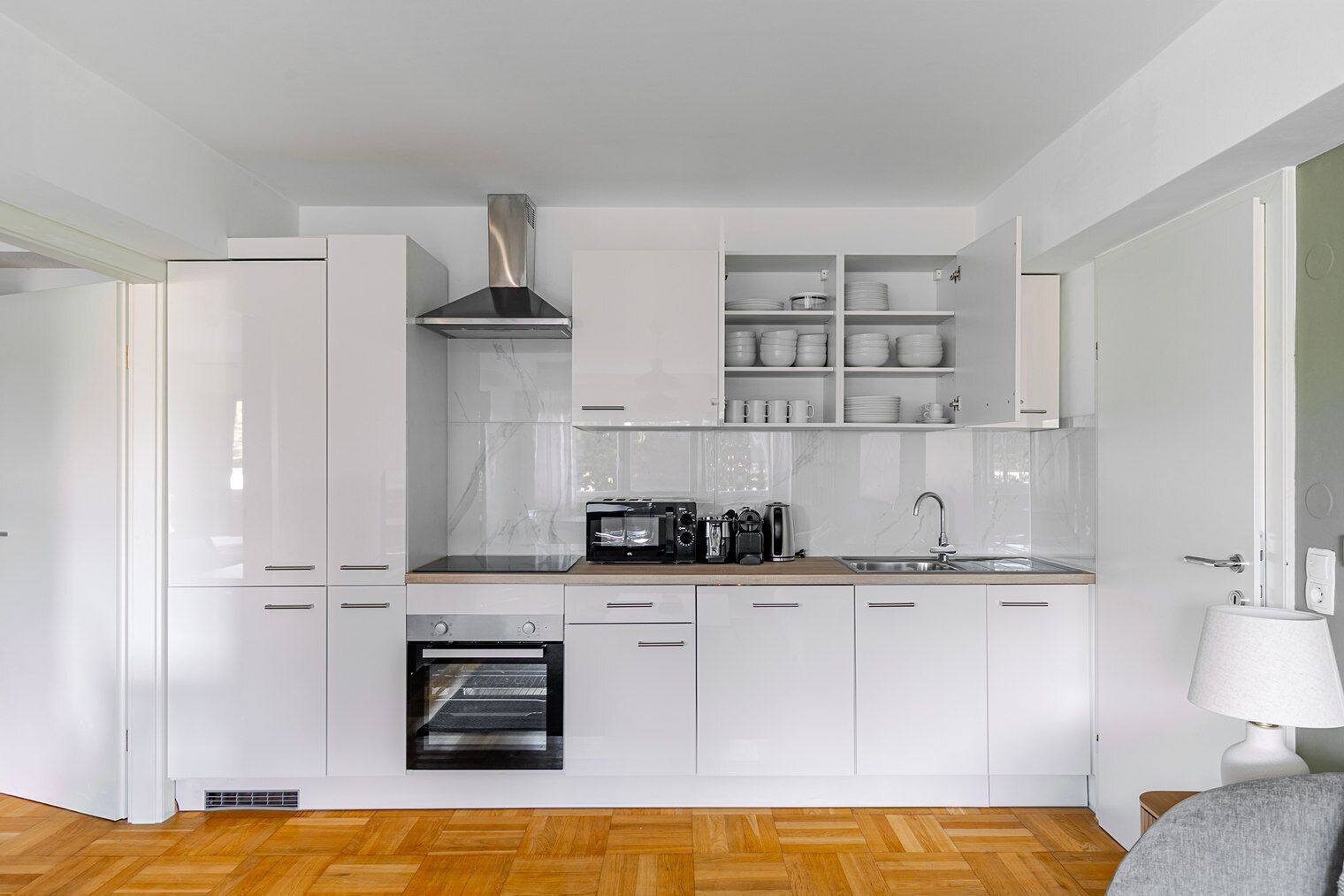 冰箱、微波炉、烤箱、炉灶