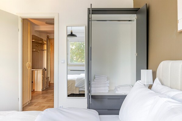 2 bedrooms, iron/ironing board, WiFi, bed sheets