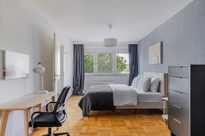 2 habitaciones, tabla de planchar con plancha, wifi y ropa de cama 