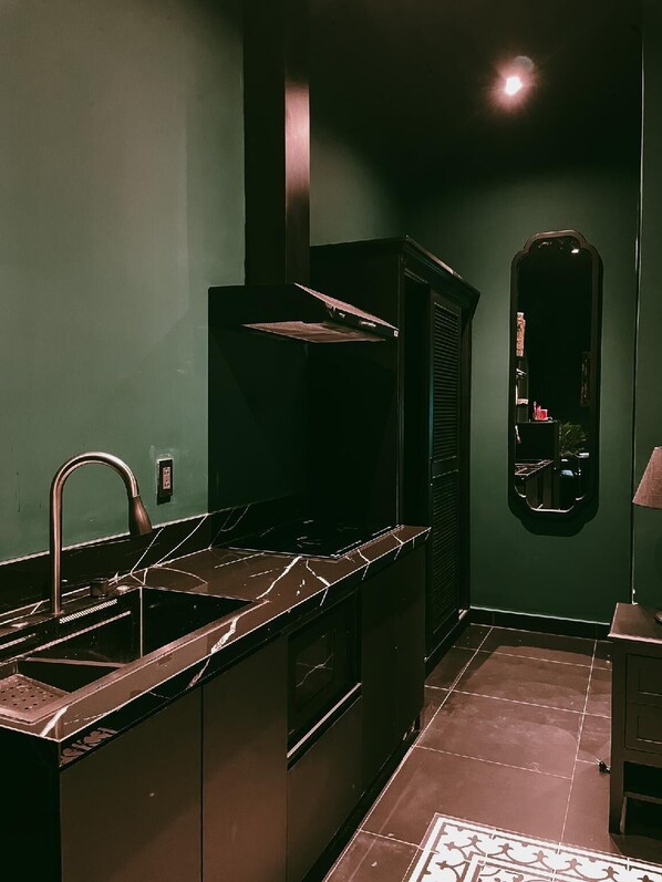 Habitación doble superior | Minibar, caja fuerte, escritorio y espacio para trabajar con un portátil