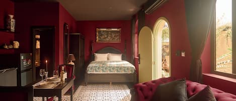 Comfort Double Room, Garden View | Minibar, in-room safe, desk, laptop workspace