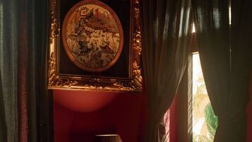 Quarto casal superluxo, vista para a piscina | Frigobar, escrivaninha, espaço de trabalho para notebook