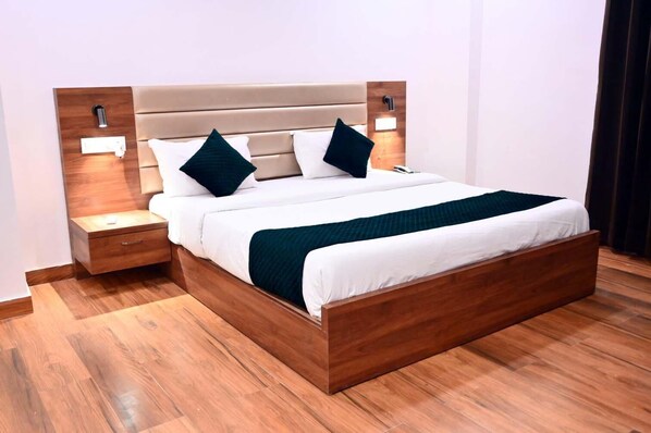 Standard Double Room | Desk, laptop workspace, free WiFi