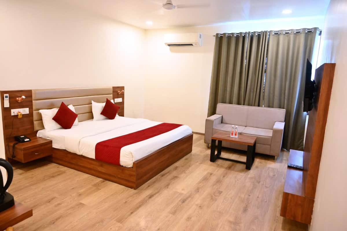 Deluxe Room | Desk, laptop workspace, WiFi (free)
