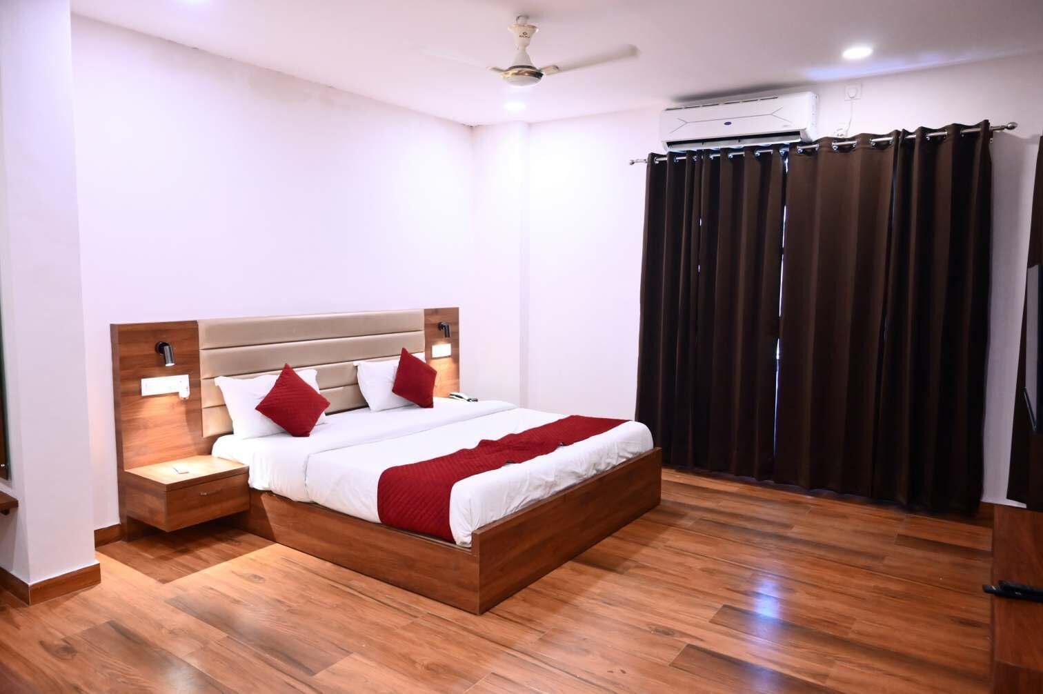Standard Double Room | Desk, laptop workspace, free WiFi