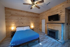 3 bedrooms, desk, free WiFi, bed sheets