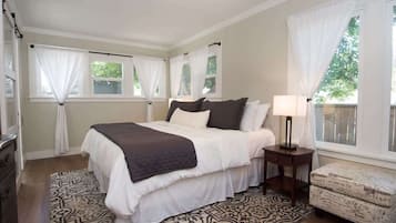 2 camere, una scrivania, ferro/asse da stiro, culla da viaggio