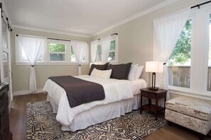 2 bedrooms, desk, iron/ironing board, travel cot