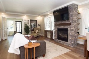 Smart TV, fireplace, offices