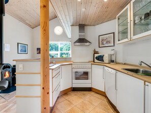 Kjøleskap, mikrobølgeovn, ovn og oppvaskmaskin