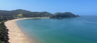 Tropical Hideaway 150 meters from the beach.