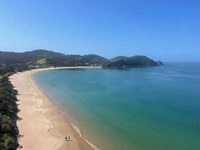 Tropical Hideaway 150 meters from the beach.