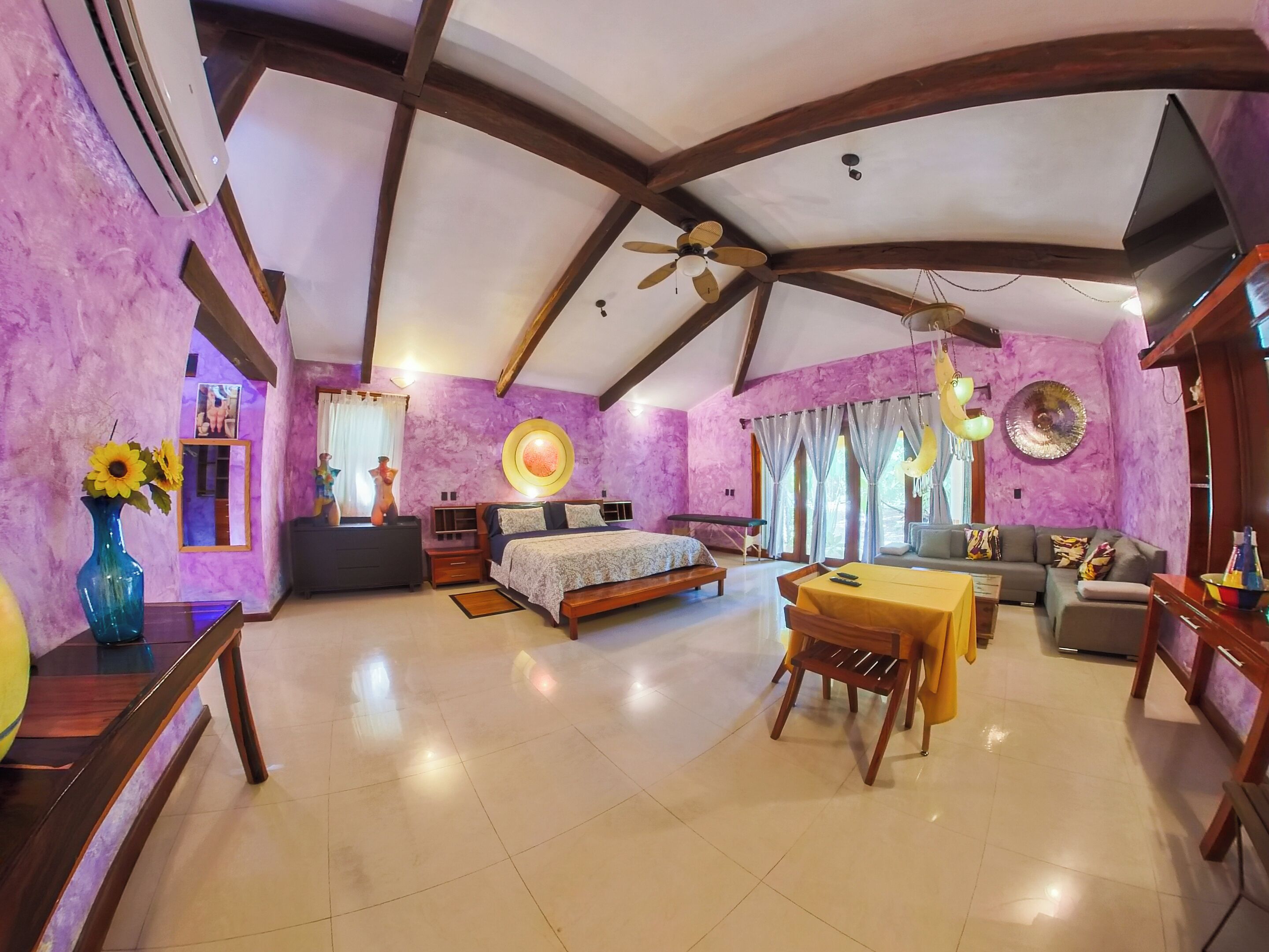 Decoración personalizada, muebles diferentes y escritorio 