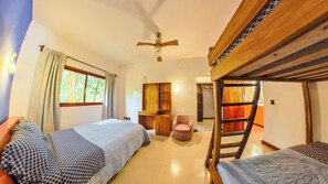 Vil·la superior, pati, vistes al jardí | Decoració individual, mobiliari individual i escriptori 