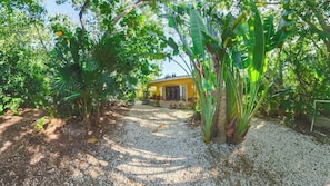 Fachada de la propiedad