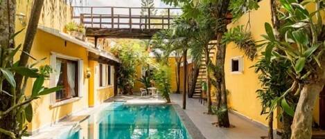 Outdoor pool, pool umbrellas, sun loungers