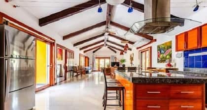 Villa con Piscina y Acceso a Laguna Yalkú, Akumal