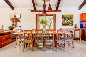 Superior Villa, Patio, Garden View | Dining room
