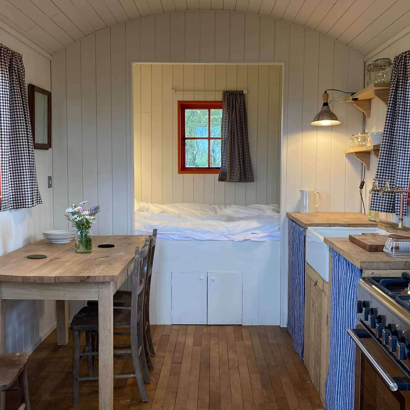 Fridge, oven, stovetop