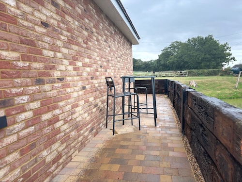 Tranquil Tenterden Apartment Retreat