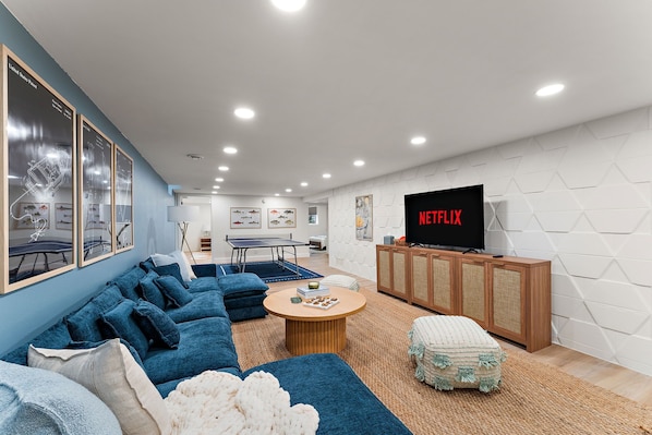 TV, fireplace