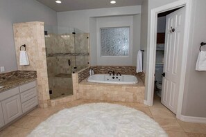 Shower, jetted bath, hair dryer, towels