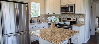 Spacious 7-bedroom house at the junction of Austin, Driftwood & Dripping Springs