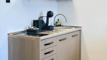 Microwave, coffee/tea maker, cookware/dishes/utensils, dining tables