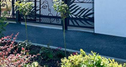 Chroma Deluxe King Studio by Eclectic 6