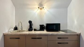 Microwave, coffee/tea maker, cookware/dishes/utensils, dining tables