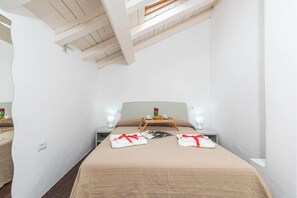 Iron/ironing board, free WiFi, bed sheets