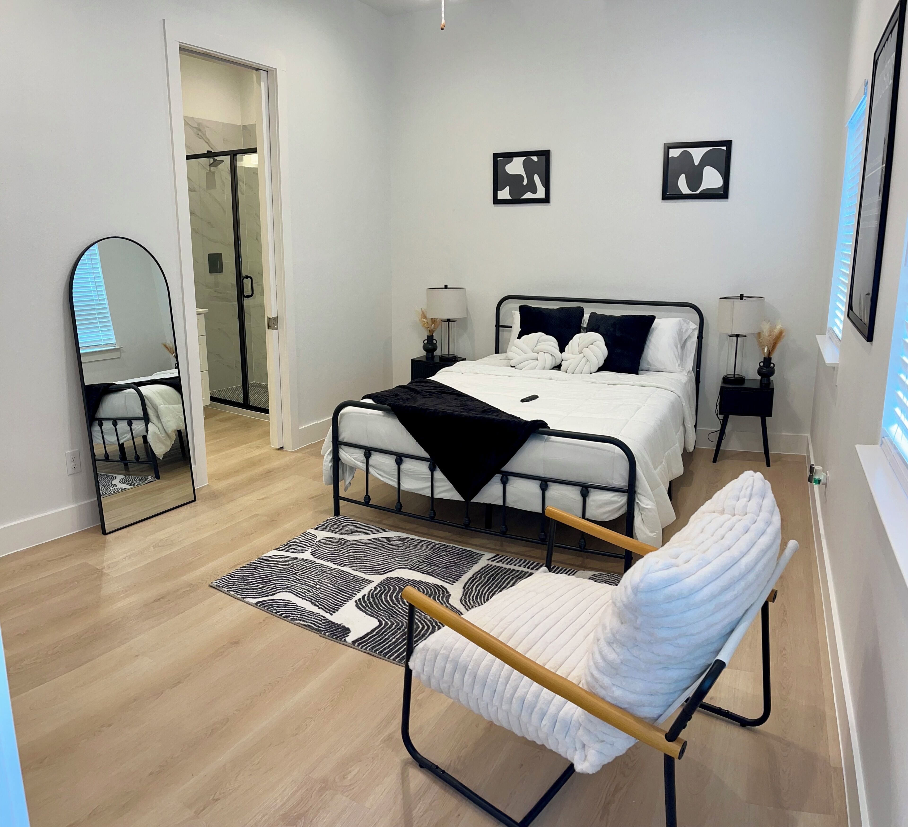 2 bedrooms, iron/ironing board, WiFi, bed sheets