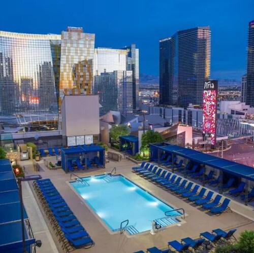 Luxury 2-Bedroom Villa on the Las Vegas Strip Sleeps 6 Formula One Grand Prix