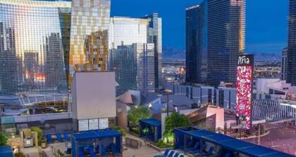 Luxury 2-Bedroom Villa on the Las Vegas Strip Sleeps 6 Formula One Grand Prix