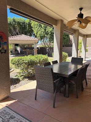 Outdoor dining - Private room in gated community in Peoria, AZ (Peoria)