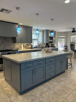 Private kitchen - Private room in gated community in Peoria, AZ (Peoria)