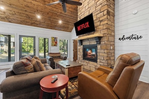 Smart TV, fireplace
