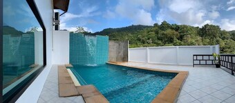 Hillside Studio Vacation Apartment with Pool