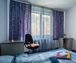 3 bedrooms, iron/ironing board, WiFi, bed sheets