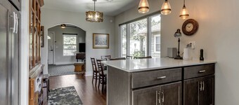 Modern Norman Bungalow 5 Min to OU Sleeps 6