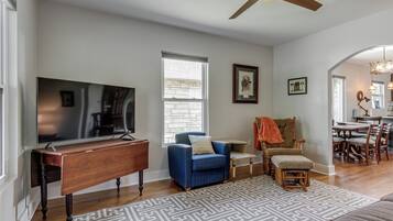 Televisor intel·ligent i llibres