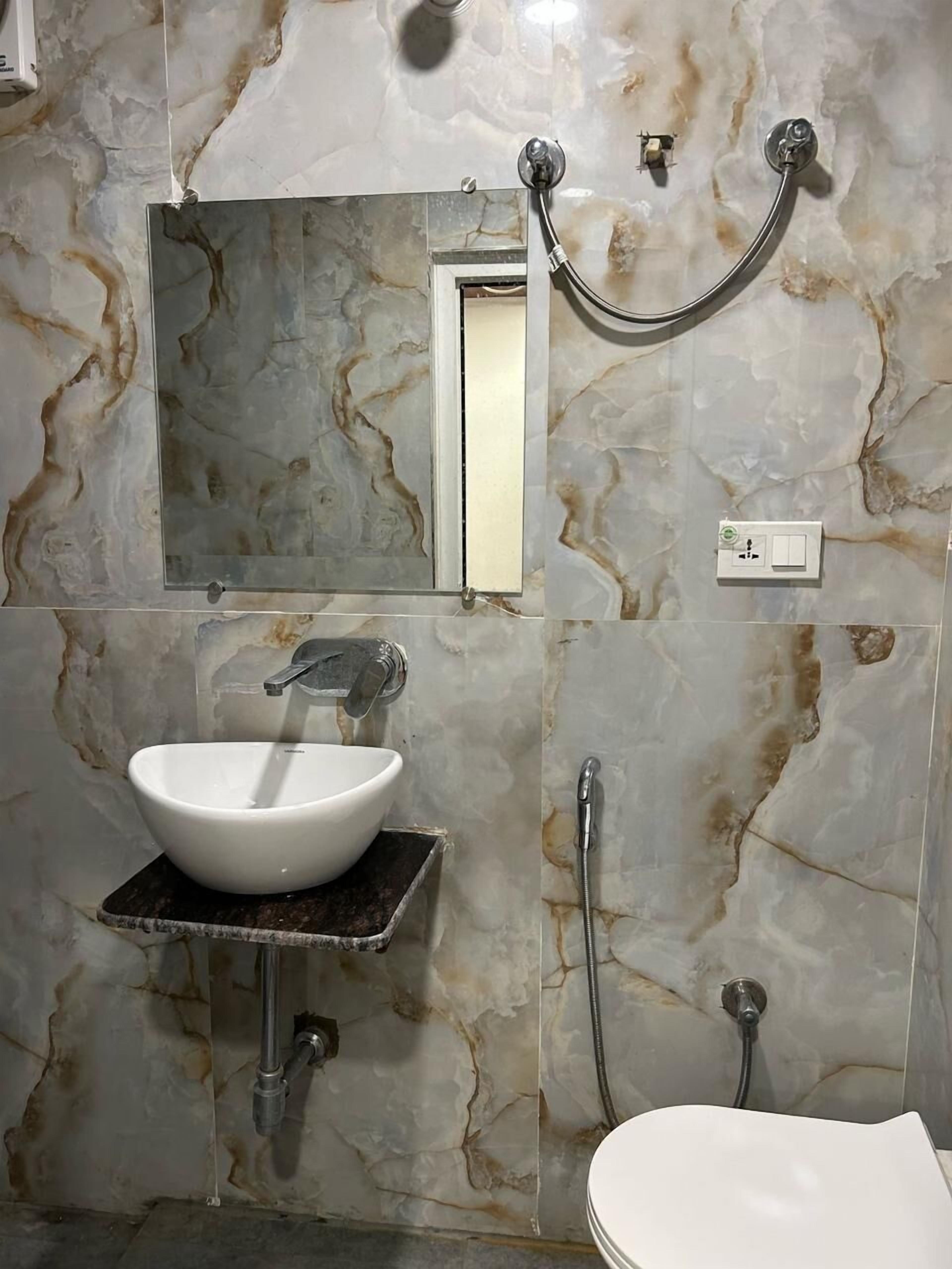 Ducha, artículos de tocador gratuitos, toallas, jabón