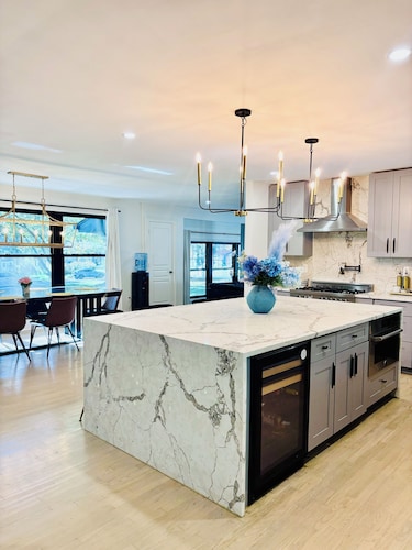 The blissful house in  Howard County with 3 bedrooms 3 bathrooms.